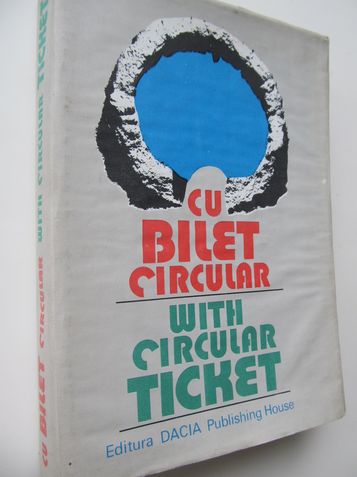 Cu bilet circular With circular ticket (proza scurta romaneasca) - *** | Detalii carte