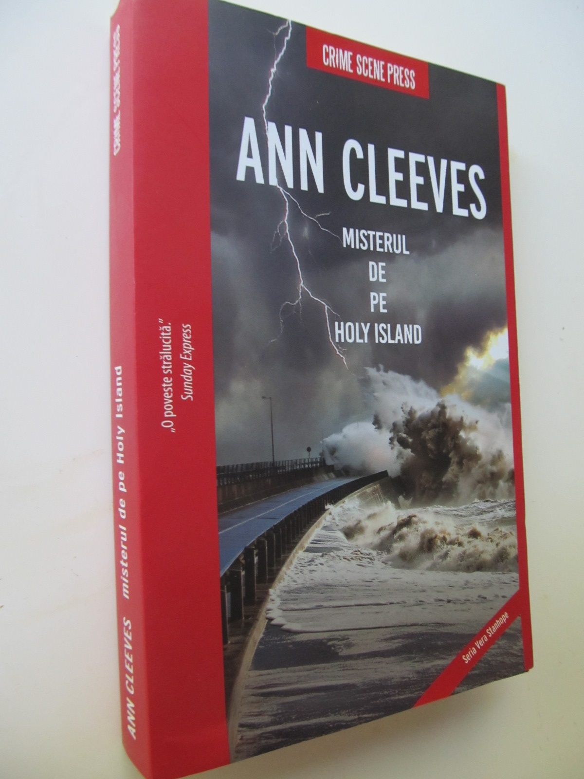 Misterul de pe Holly Island - Ann Cleeves | Detalii carte