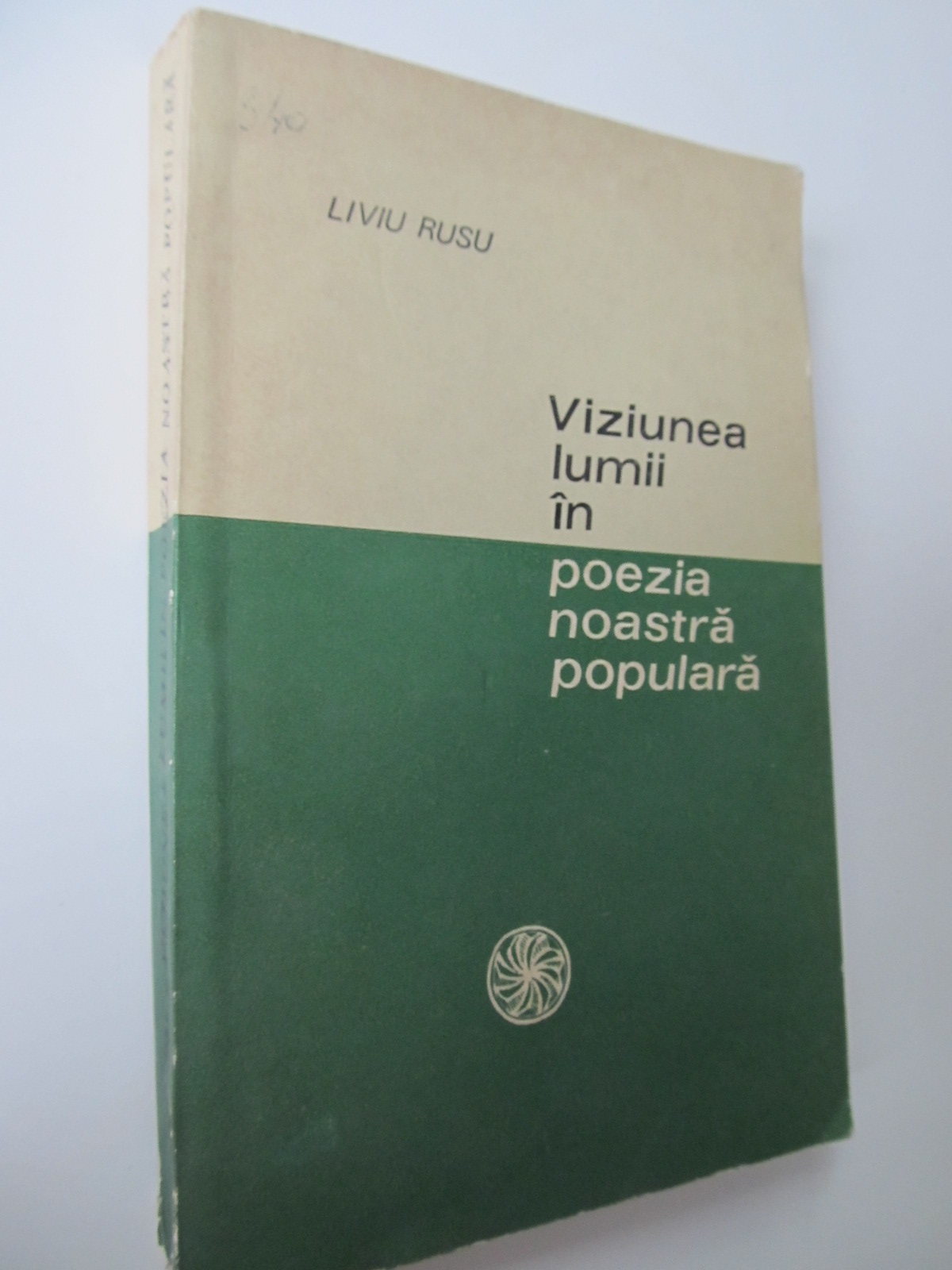 Viziunea lumii in poezia noastra populara - Liviu Rusu | Detalii carte