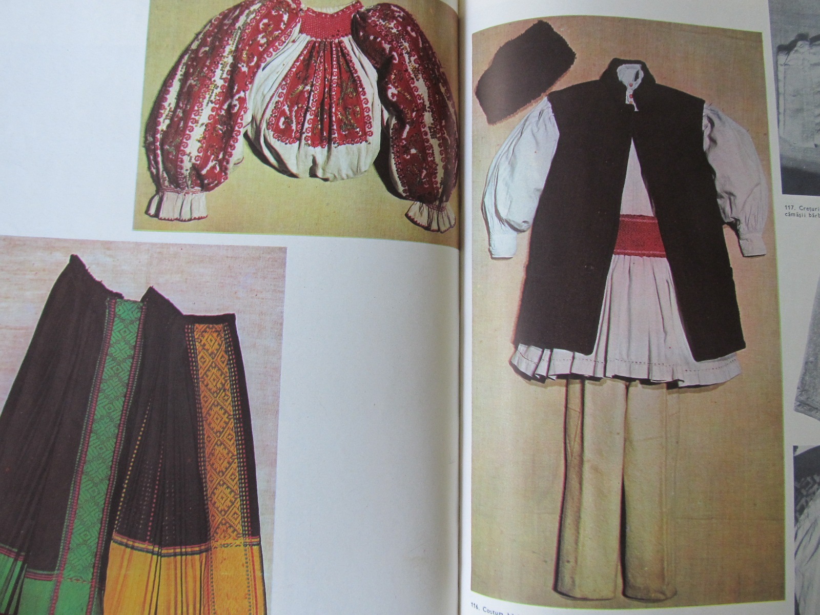 Carte Portul popular de sarbatoare din Romania - Elena Secosan , Paul Petrescu
