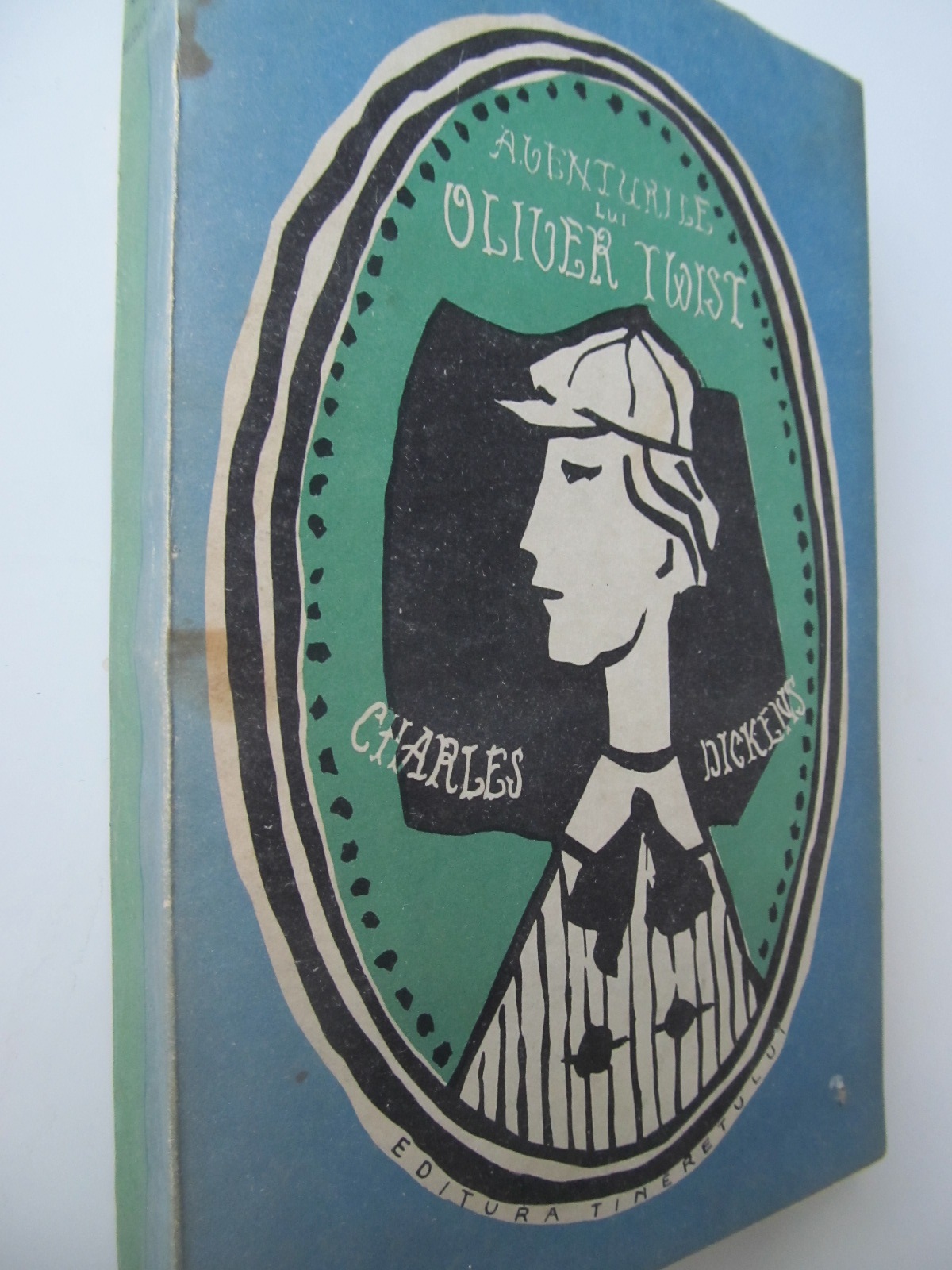 Aventurile lui Oliver Twist - Charles Dickens | Detalii carte