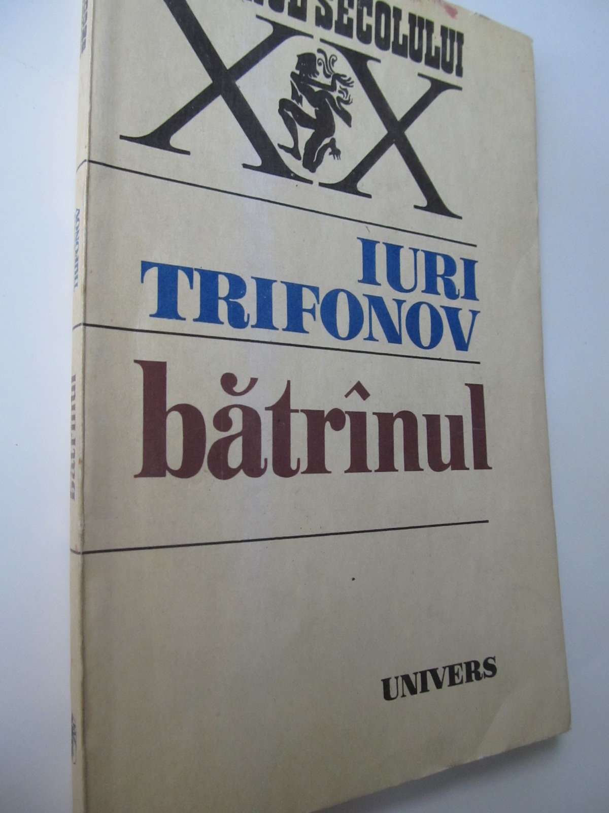 Batranul - Iuri Trifonov | Detalii carte