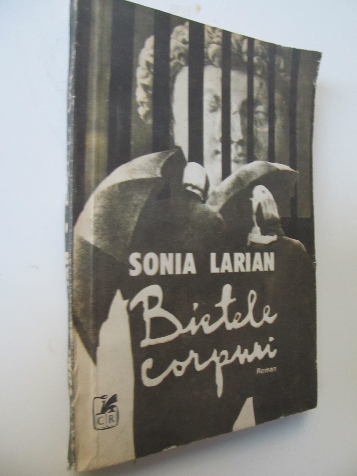 Bietele corpuri - Sonia Larian | Detalii carte