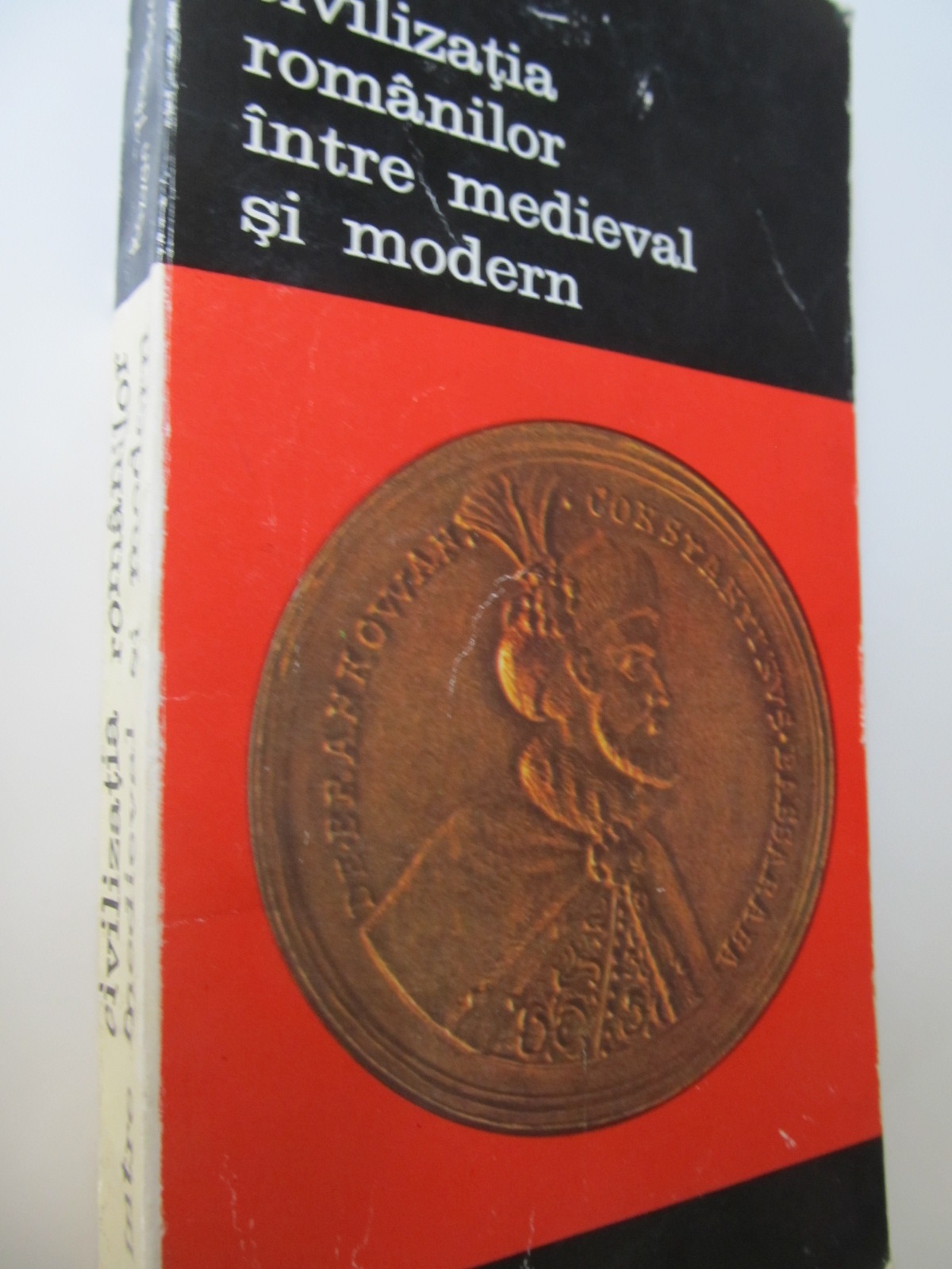 Civlizatia romanilor intre medieval si modern (vol. 1) - Razvan Theodorescu | Detalii carte