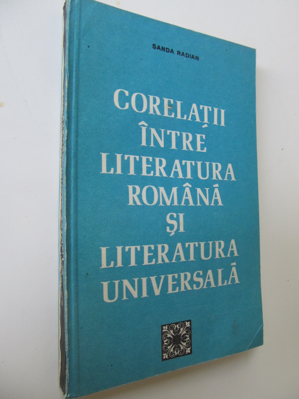 Corelatii intre literatura romana si literatura universala - Sanda Radian | Detalii carte