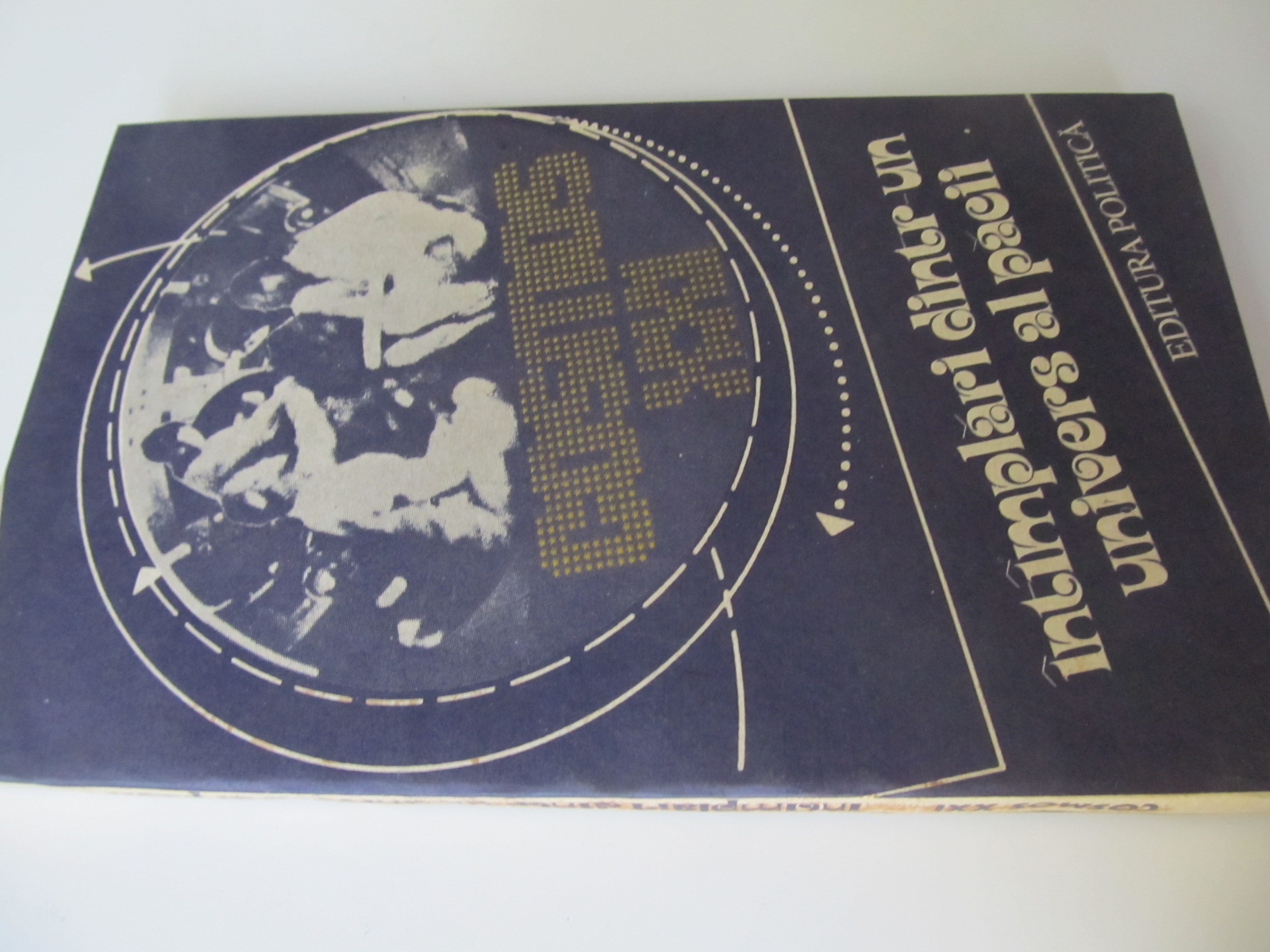 Cosmos XXI - Intamplari dintr-un univers al pacii - selectie Alexandru Mironov , George Veniamin | Detalii carte