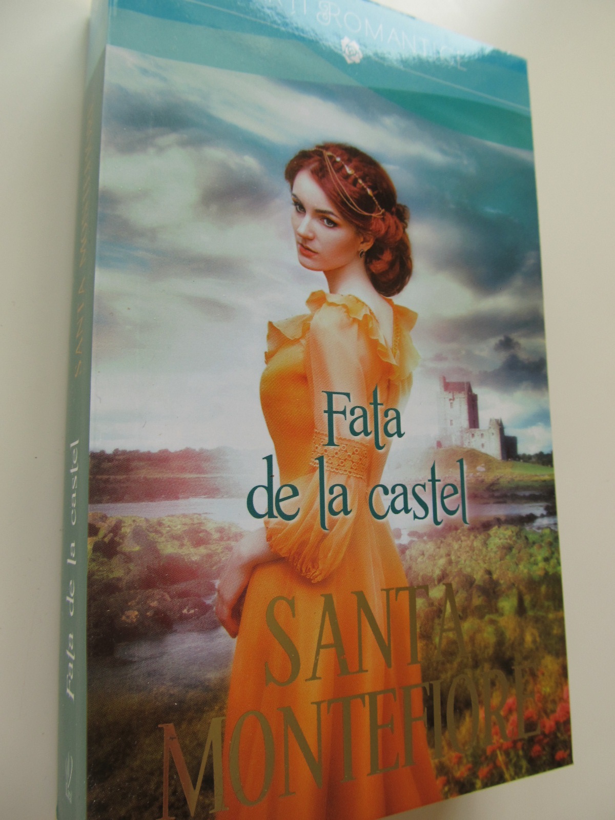 Fata de la castel - Santa Montefiori | Detalii carte