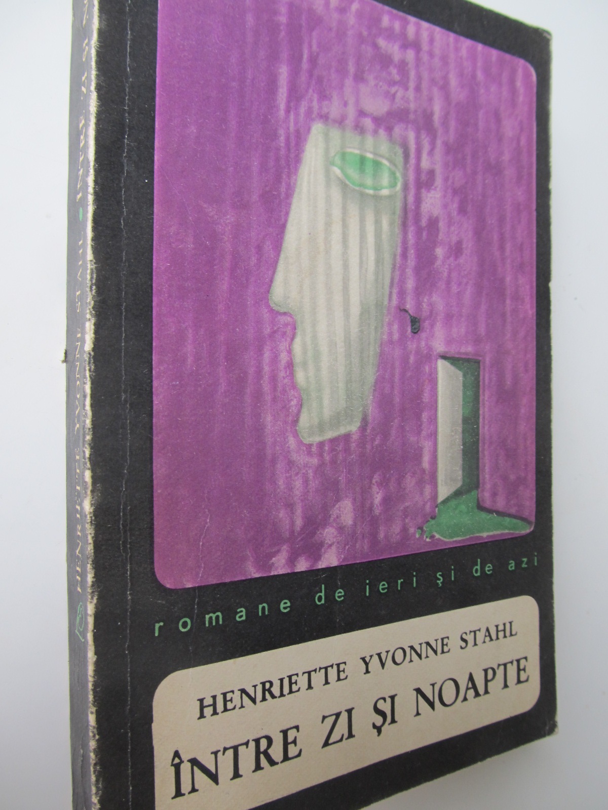 Intre zi si noapte - Henriette Yvonne Stahl | Detalii carte