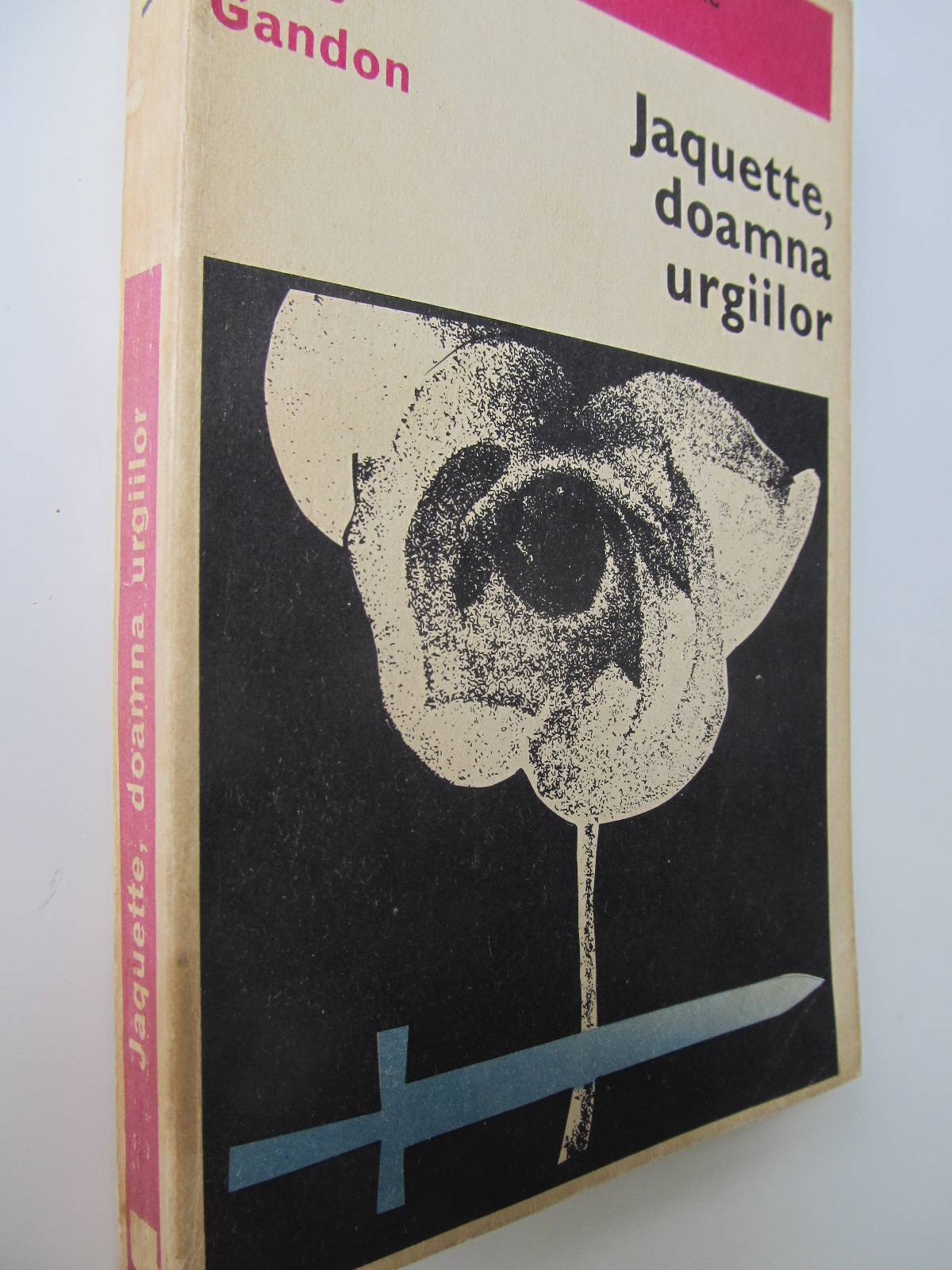 Jaquette doamna urgiilor - Yves Gandon | Detalii carte