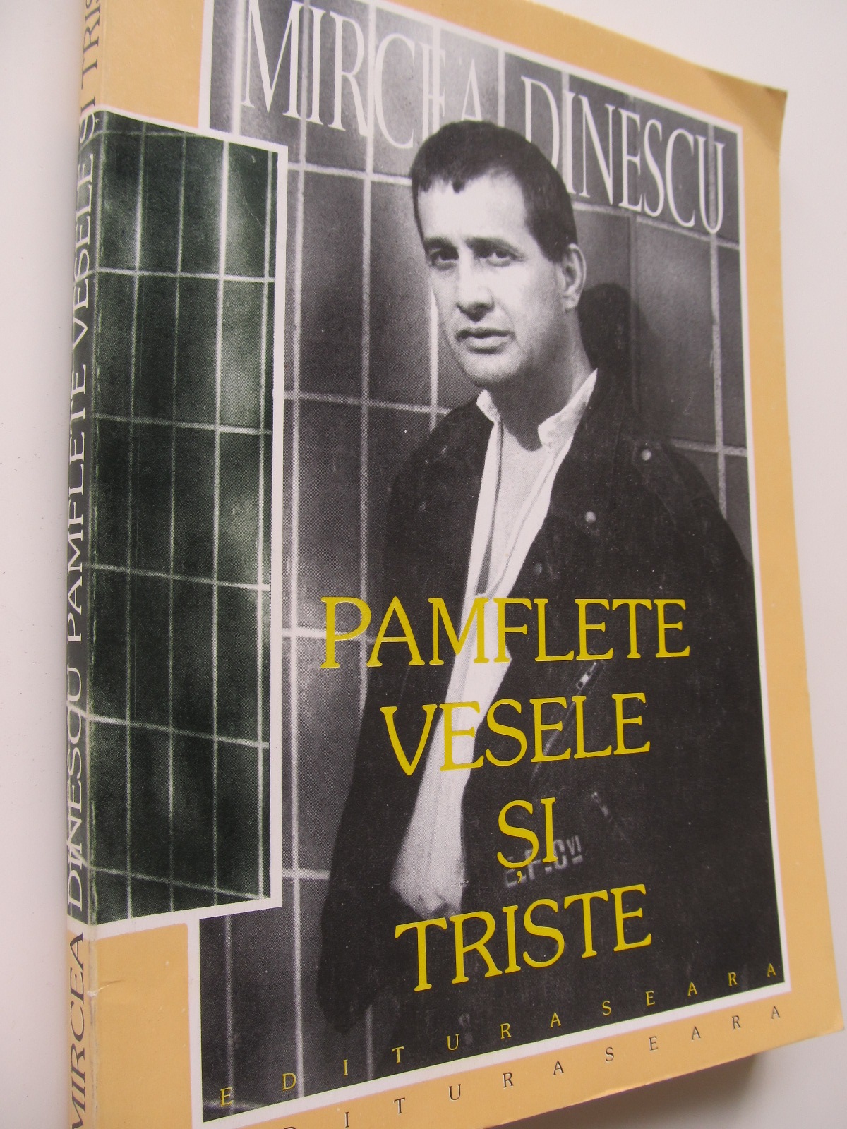 Pamflete vesele si triste - Mircea Dinescu | Detalii carte