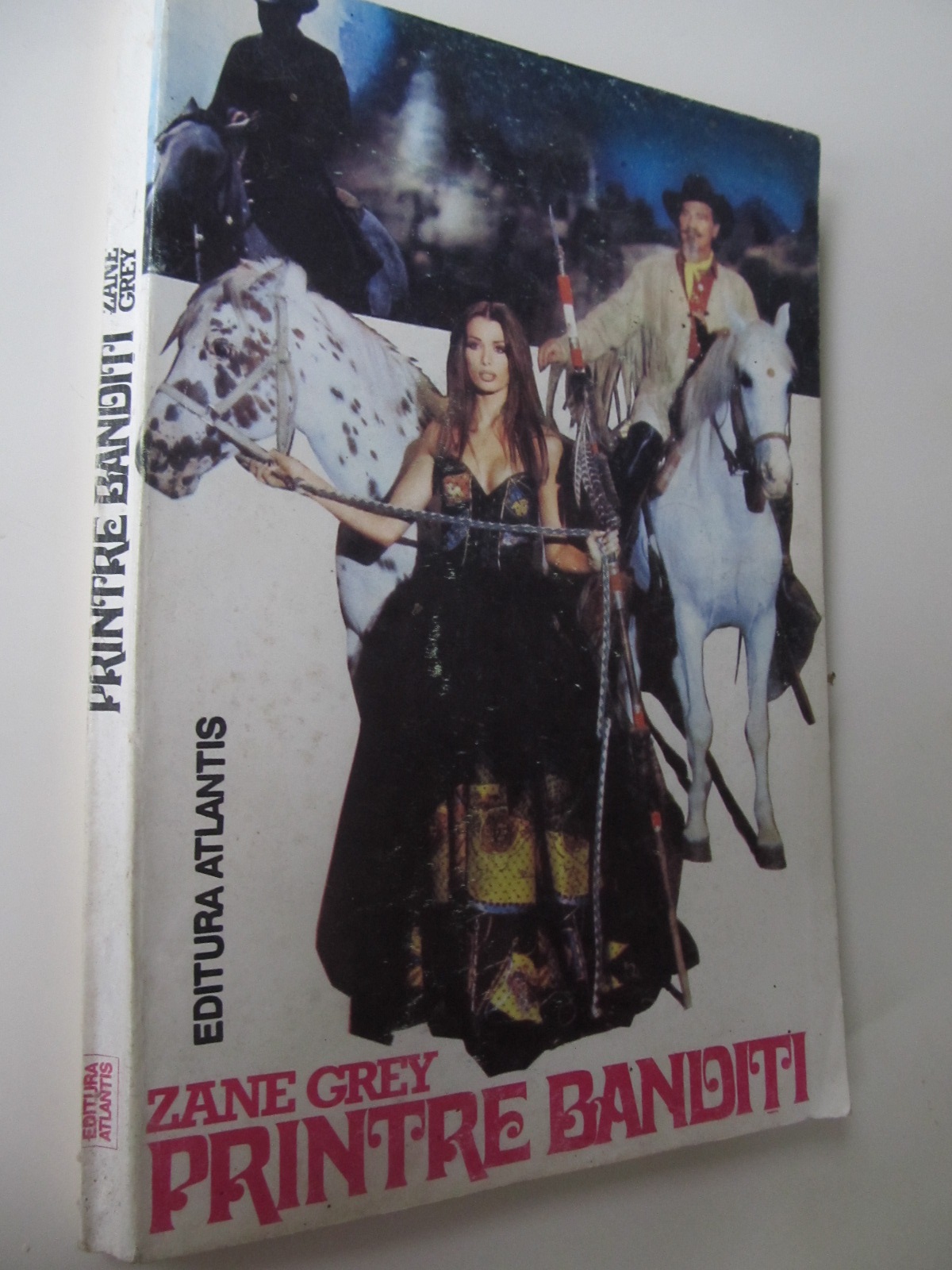 Printre banditi - Zane Grey | Detalii carte