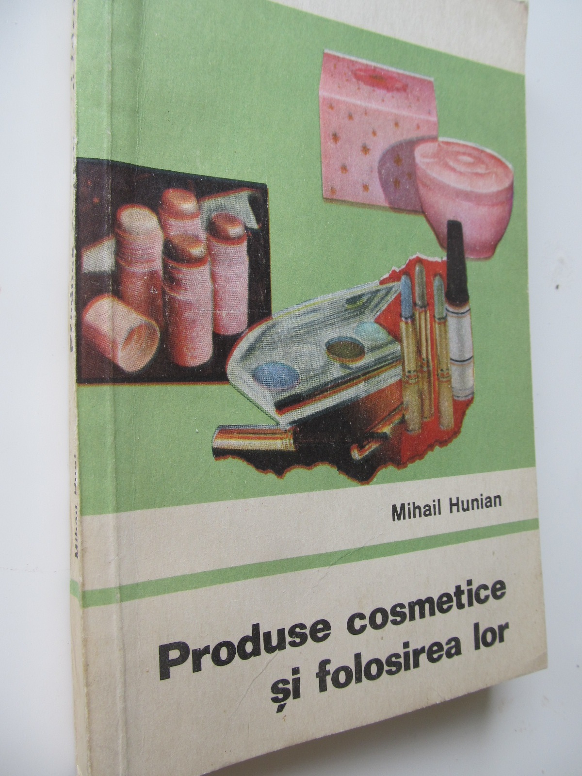Produse cosmetice si folosirea lor - Mihail Hunian | Detalii carte