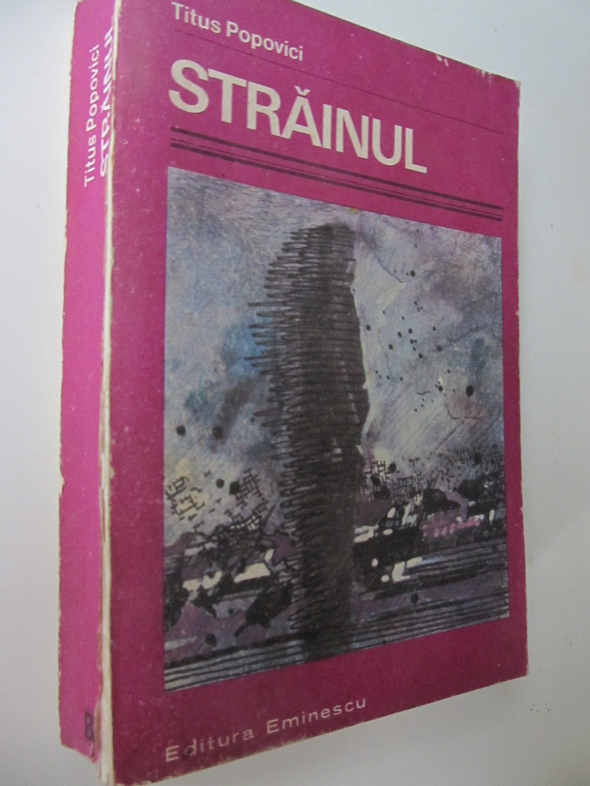 Strainul - Titus Popovici | Detalii carte