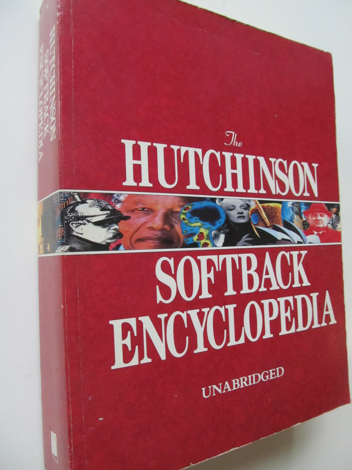 The Hutchinson Softback Encyclopedia - *** | Detalii carte