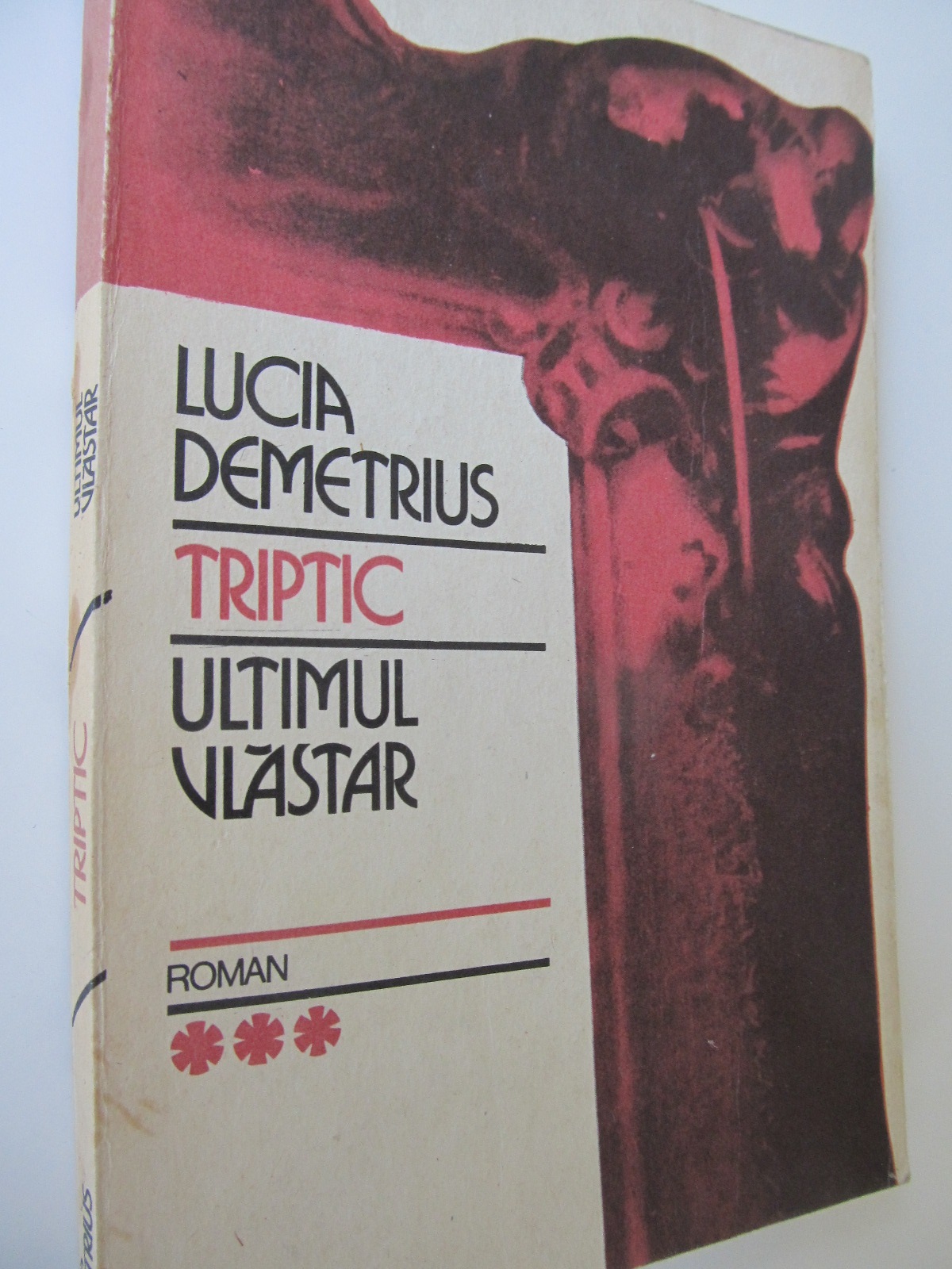Triptic - Ultimul vlastar (vol. 3) - Lucia Demetrius | Detalii carte