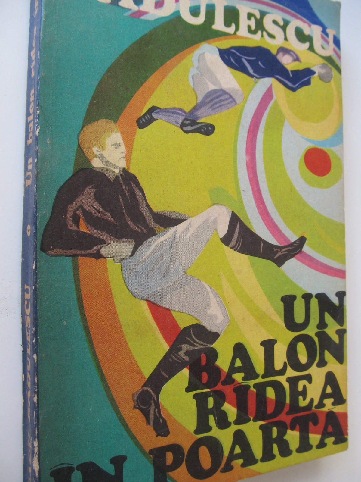 Un balon radea in poarta - Neagu Radulescu | Detalii carte
